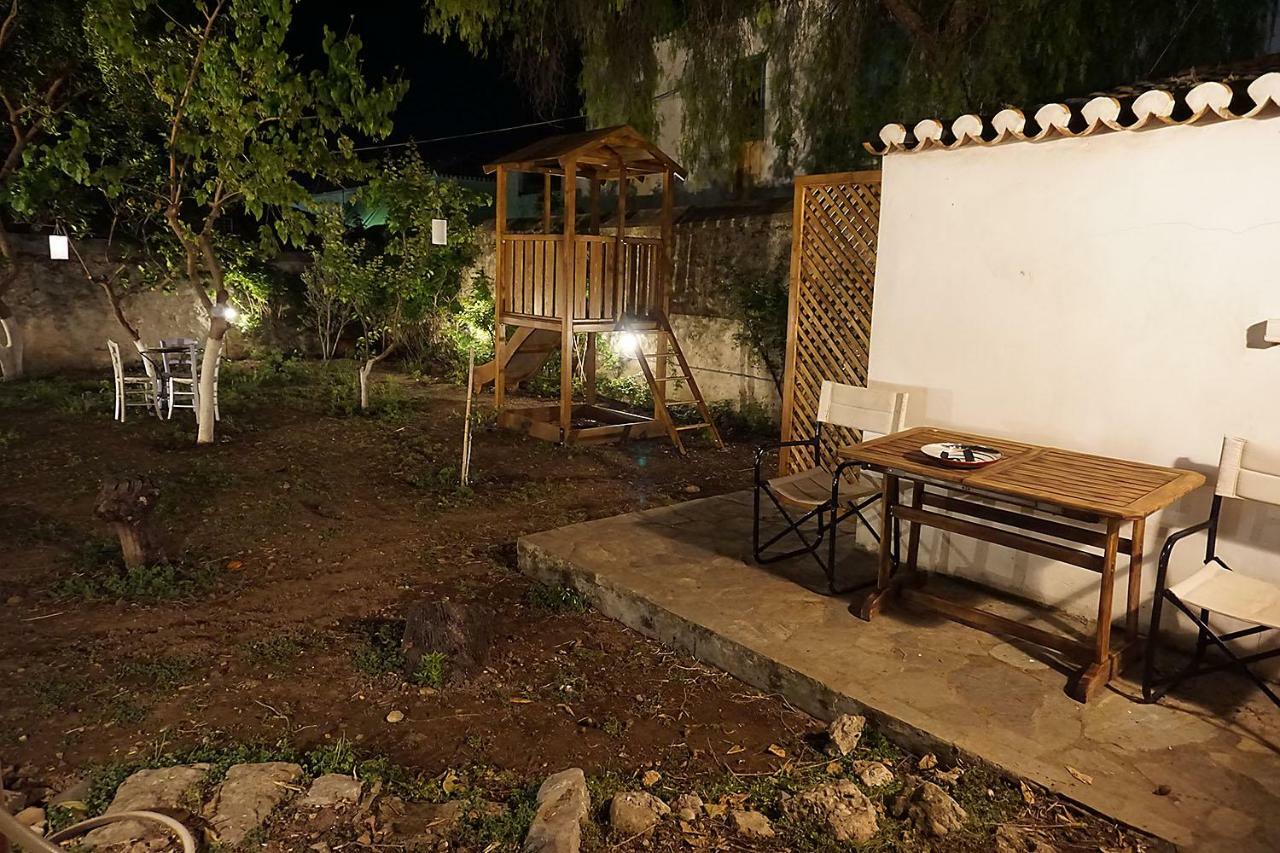 Two Olive Trees Guest House Spétses Екстериор снимка