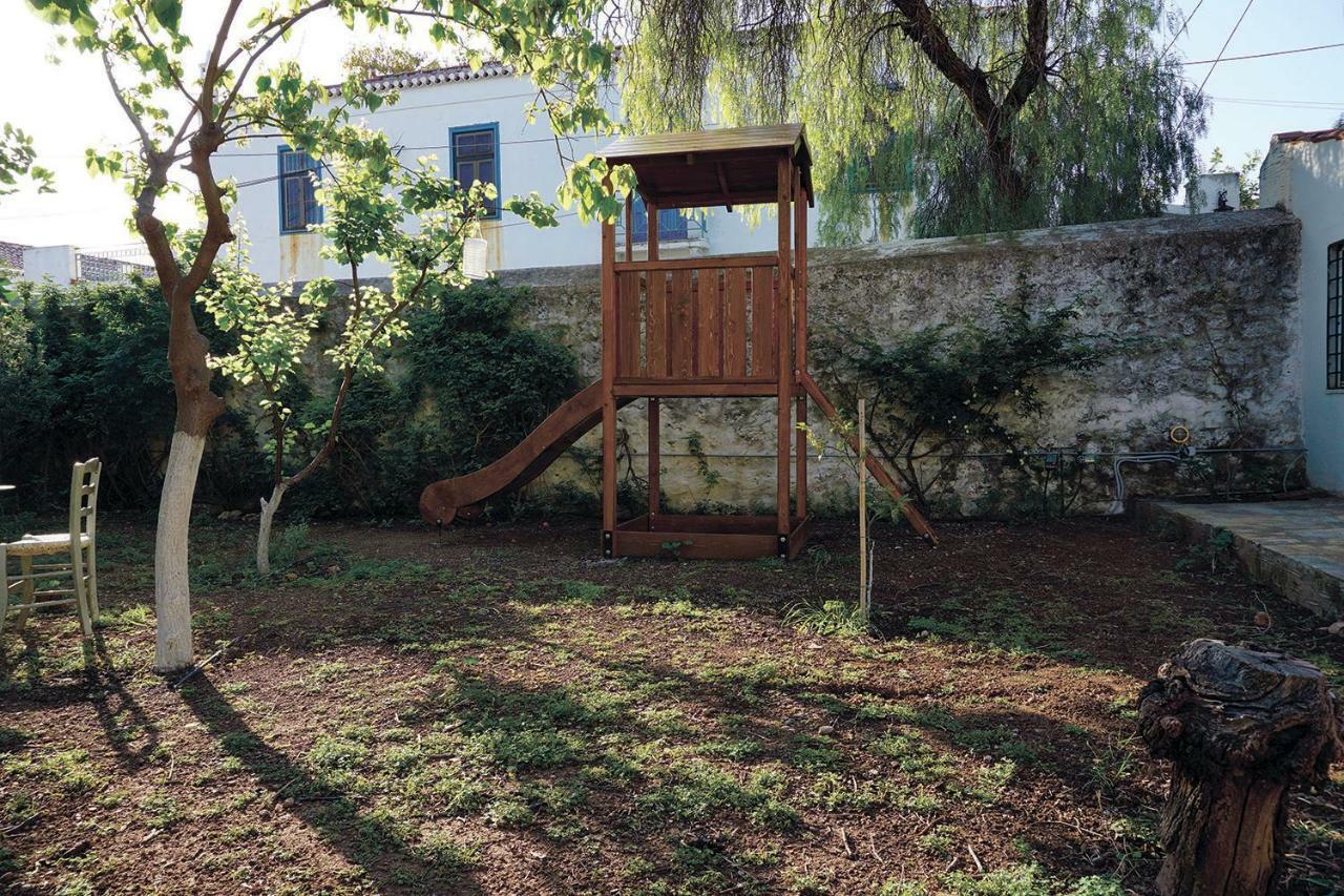 Two Olive Trees Guest House Spétses Екстериор снимка